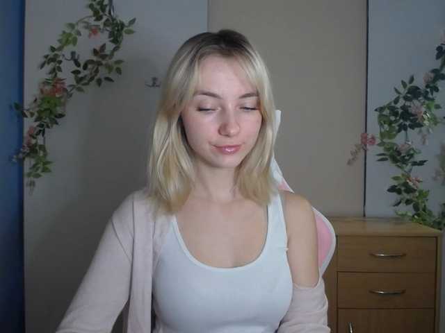LuciaGlow live cam on BongaCams