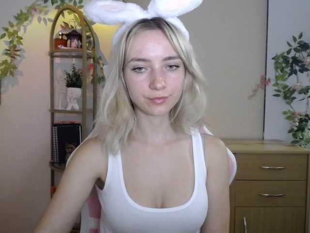 LuciaGlow live cam on BongaCams