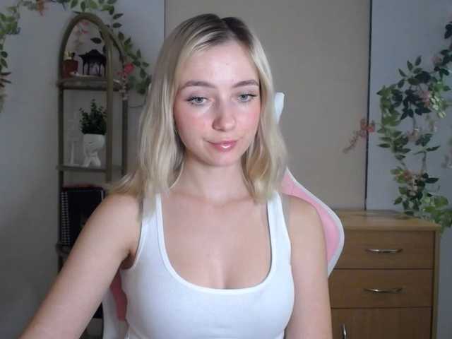 LuciaGlow live cam on BongaCams