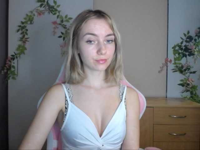 LuciaGlow live cam on BongaCams