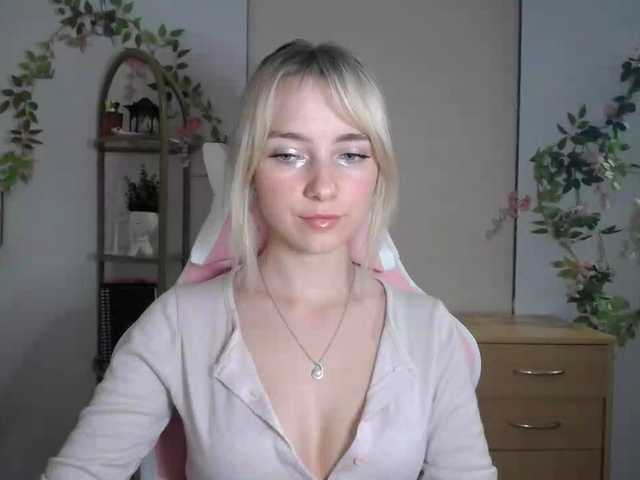 LuciaGlow live cam on BongaCams
