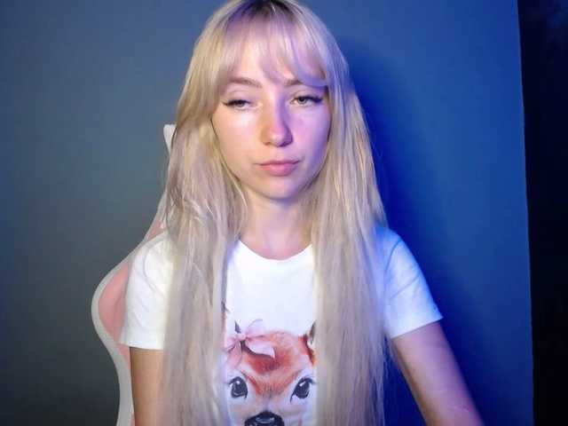 LuciaGlow webcam bongacams model stream image
