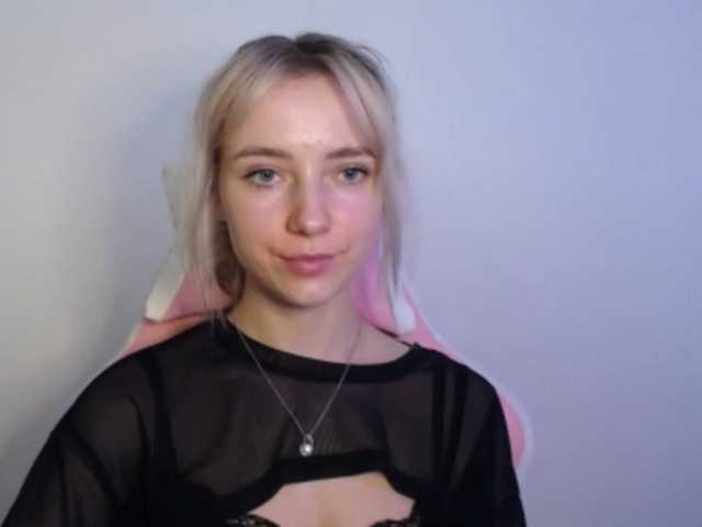 LuciaGlow live webcam show