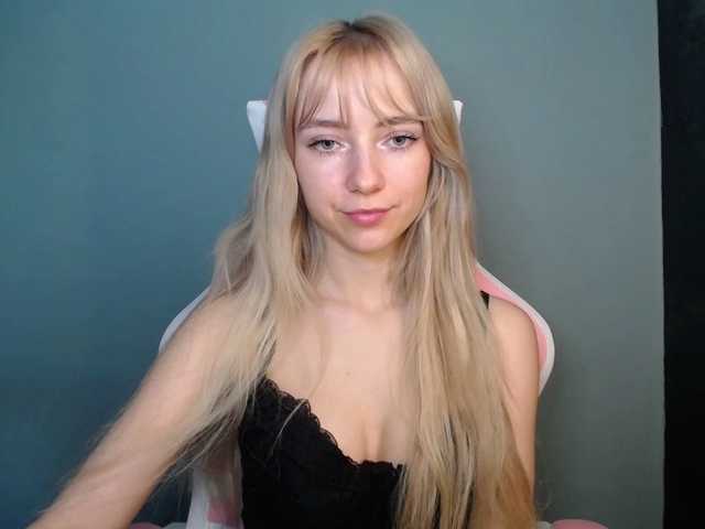 LuciaGlow's BongaCams show and profile