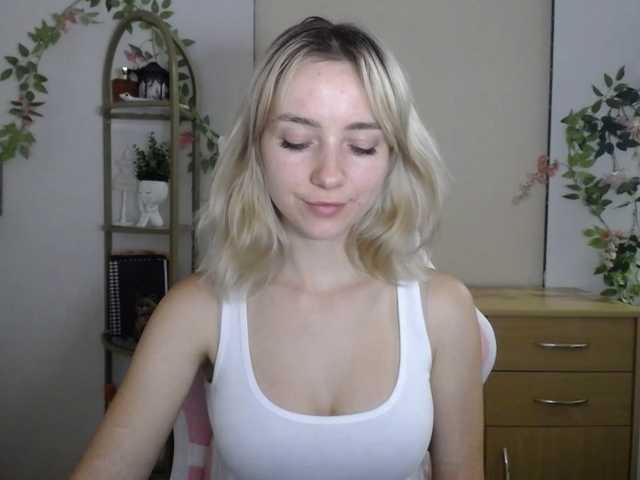 LuciaGlow live cam on BongaCams