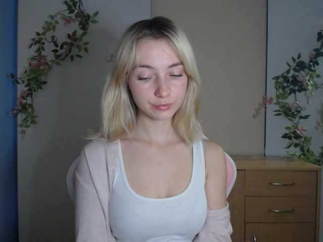 LuciaGlow live cam on BongaCams