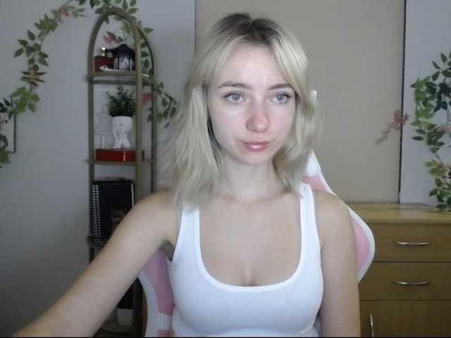 LuciaGlow live cam on BongaCams