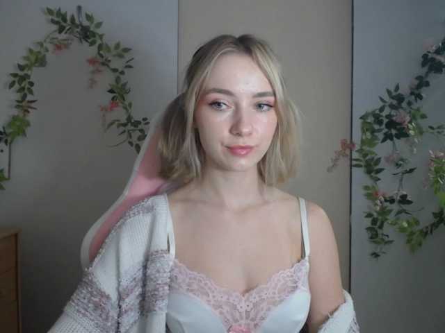 LuciaGlow live cam on BongaCams