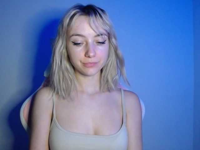 LuciaGlow live webcam show