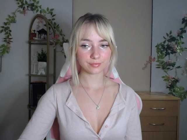 LuciaGlow live cam on BongaCams