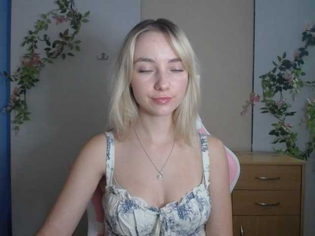 LuciaGlow live cam on BongaCams
