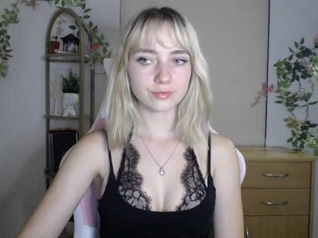 LuciaGlow live cam on BongaCams