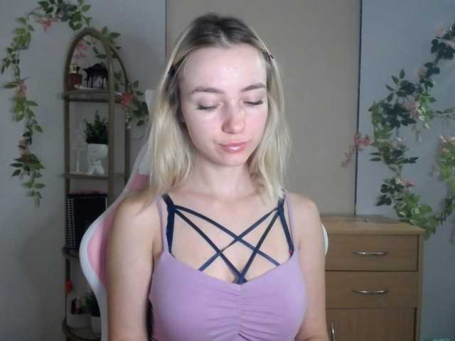 LuciaGlow live cam on BongaCams