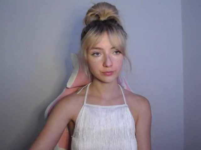 LuciaGlow live cam on BongaCams