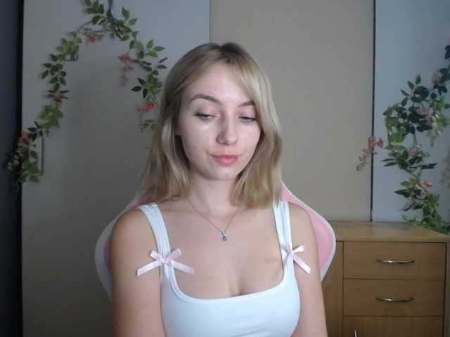 LuciaGlow live cam on BongaCams
