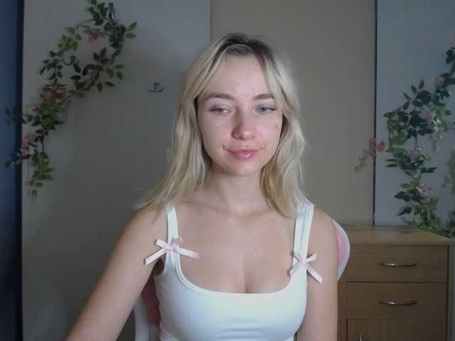 LuciaGlow live cam on BongaCams