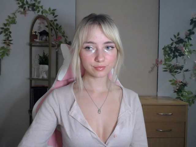 LuciaGlow live cam on BongaCams