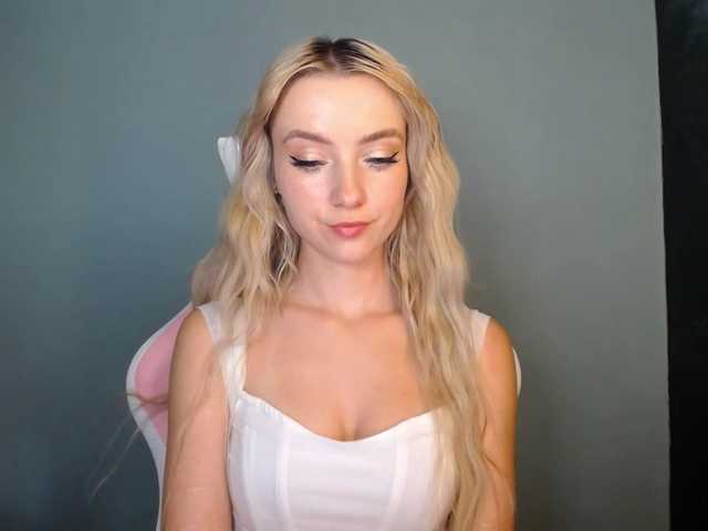 LuciaGlow live cam on BongaCams