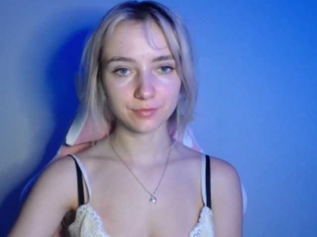 LuciaGlow live webcam show