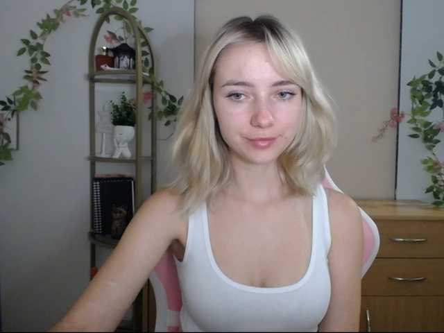 LuciaGlow live cam on BongaCams