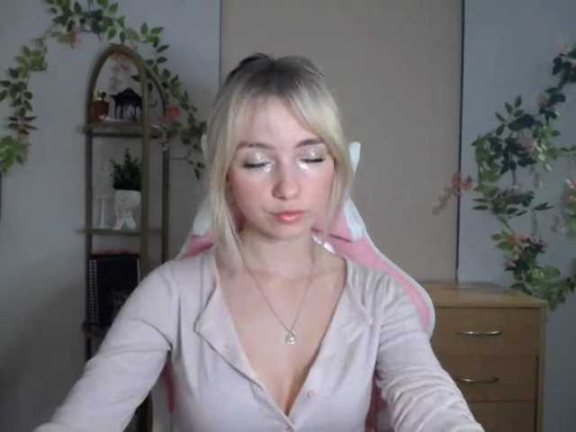 LuciaGlow live cam on BongaCams