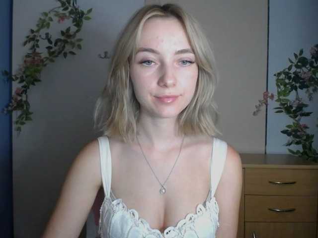 LuciaGlow live cam on BongaCams