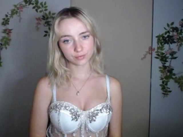 LuciaGlow live cam on BongaCams