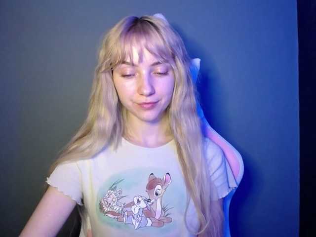 LuciaGlow webcam bongacams model stream image