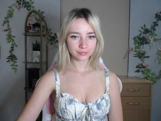 LuciaGlow live cam on BongaCams