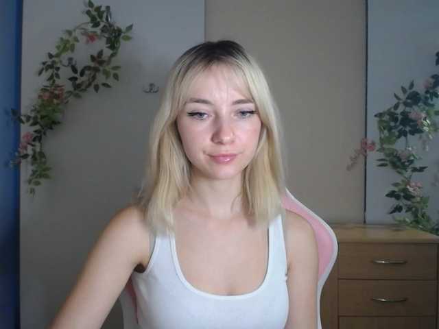 LuciaGlow live cam on BongaCams