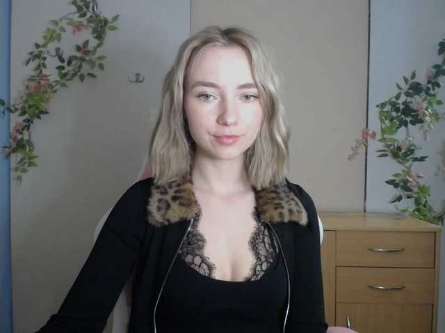 LuciaGlow live cam on BongaCams
