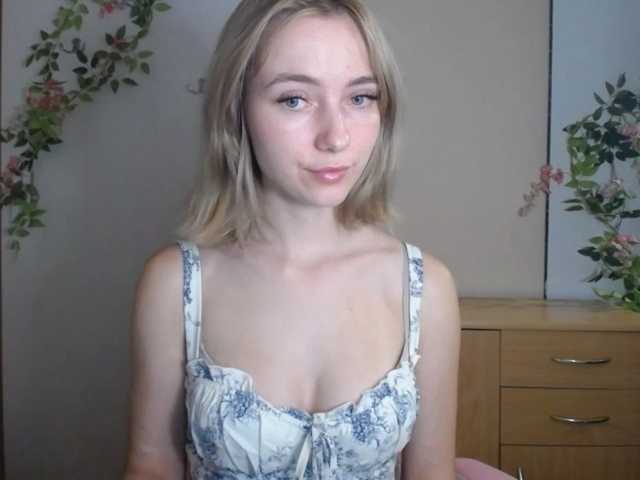 LuciaGlow live cam on BongaCams