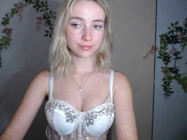 LuciaGlow live cam on BongaCams