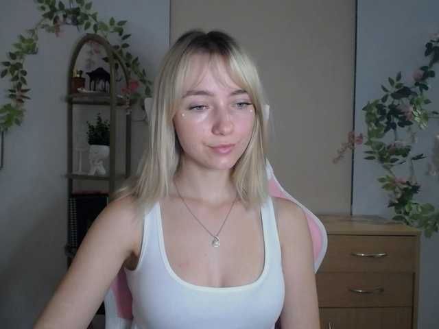 LuciaGlow live cam on BongaCams