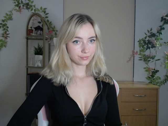 LuciaGlow live cam on BongaCams
