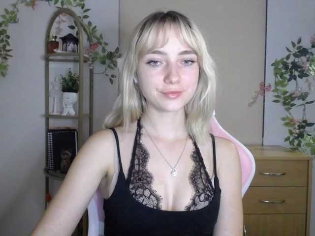 LuciaGlow live cam on BongaCams