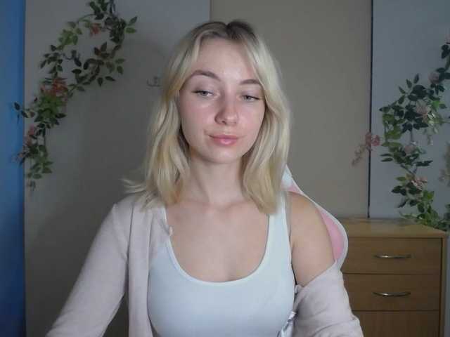 LuciaGlow live cam on BongaCams