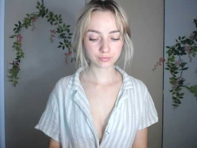 LuciaGlow live cam on BongaCams