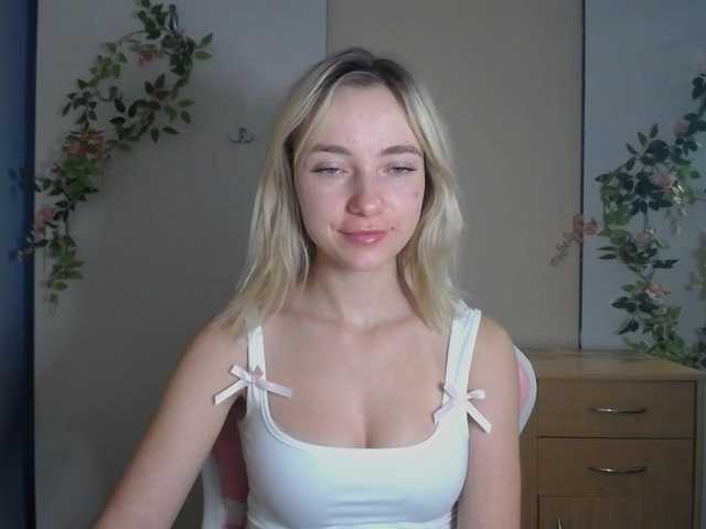 LuciaGlow live cam on BongaCams