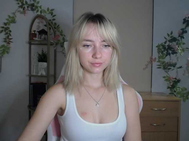 LuciaGlow live cam on BongaCams