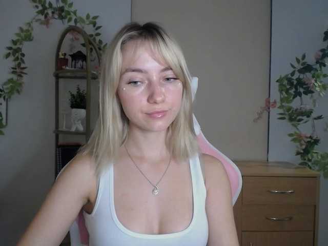 LuciaGlow live cam on BongaCams