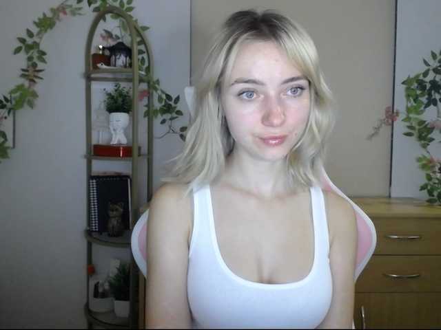 LuciaGlow live cam on BongaCams