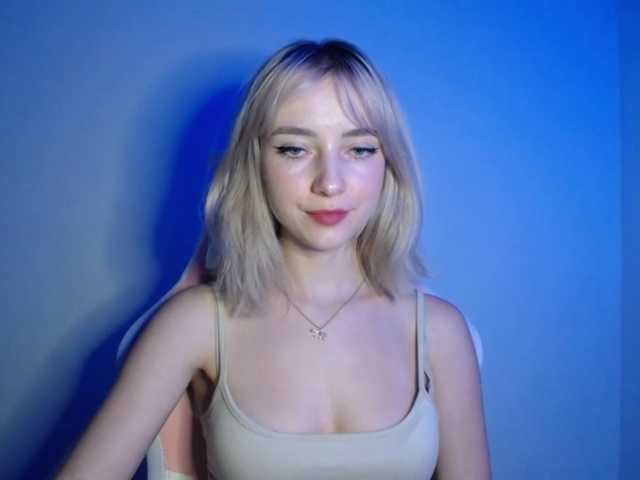 LuciaGlow live webcam show