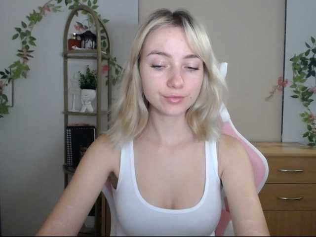 LuciaGlow live cam on BongaCams