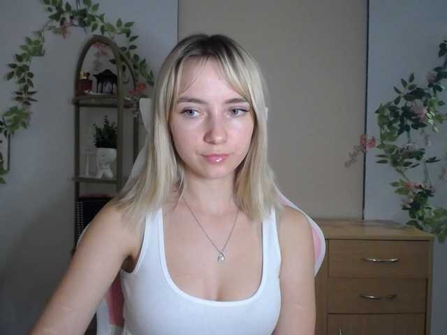 LuciaGlow live cam on BongaCams