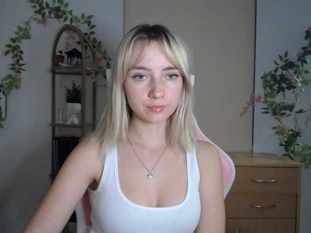 LuciaGlow live cam on BongaCams