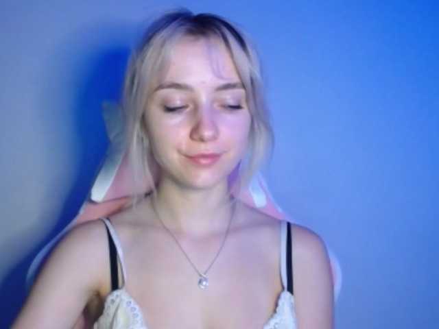 LuciaGlow live webcam show