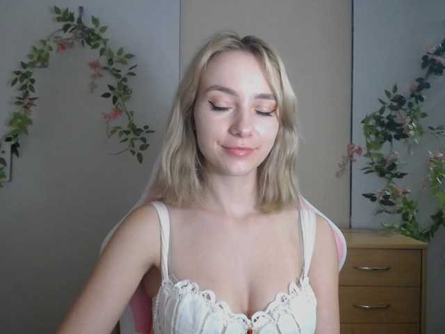 LuciaGlow live cam on BongaCams