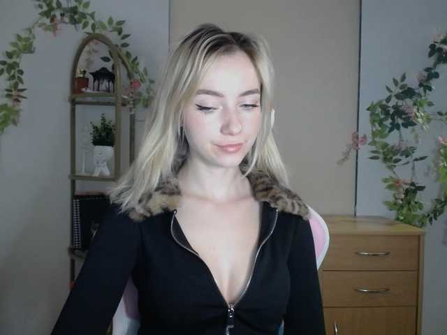 LuciaGlow live cam on BongaCams