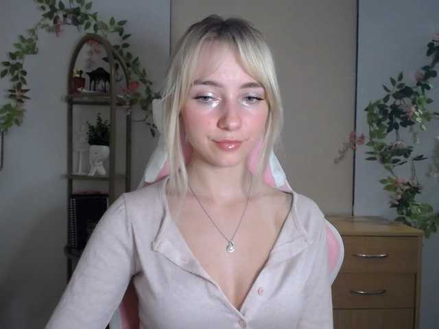 LuciaGlow live cam on BongaCams